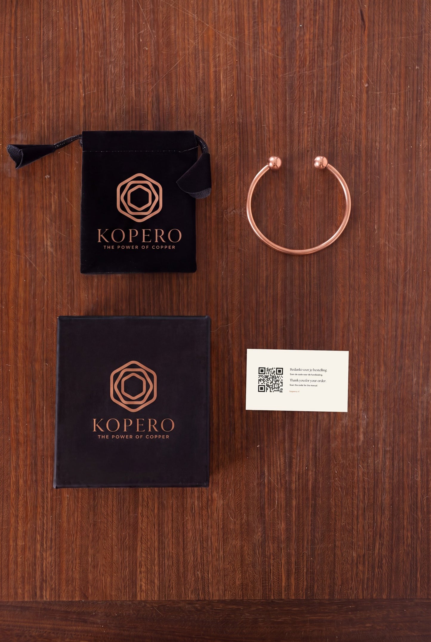 Bracelet en cuivre rond Kopero avec sa pochette en velours, son écrin et sa carte de remerciement