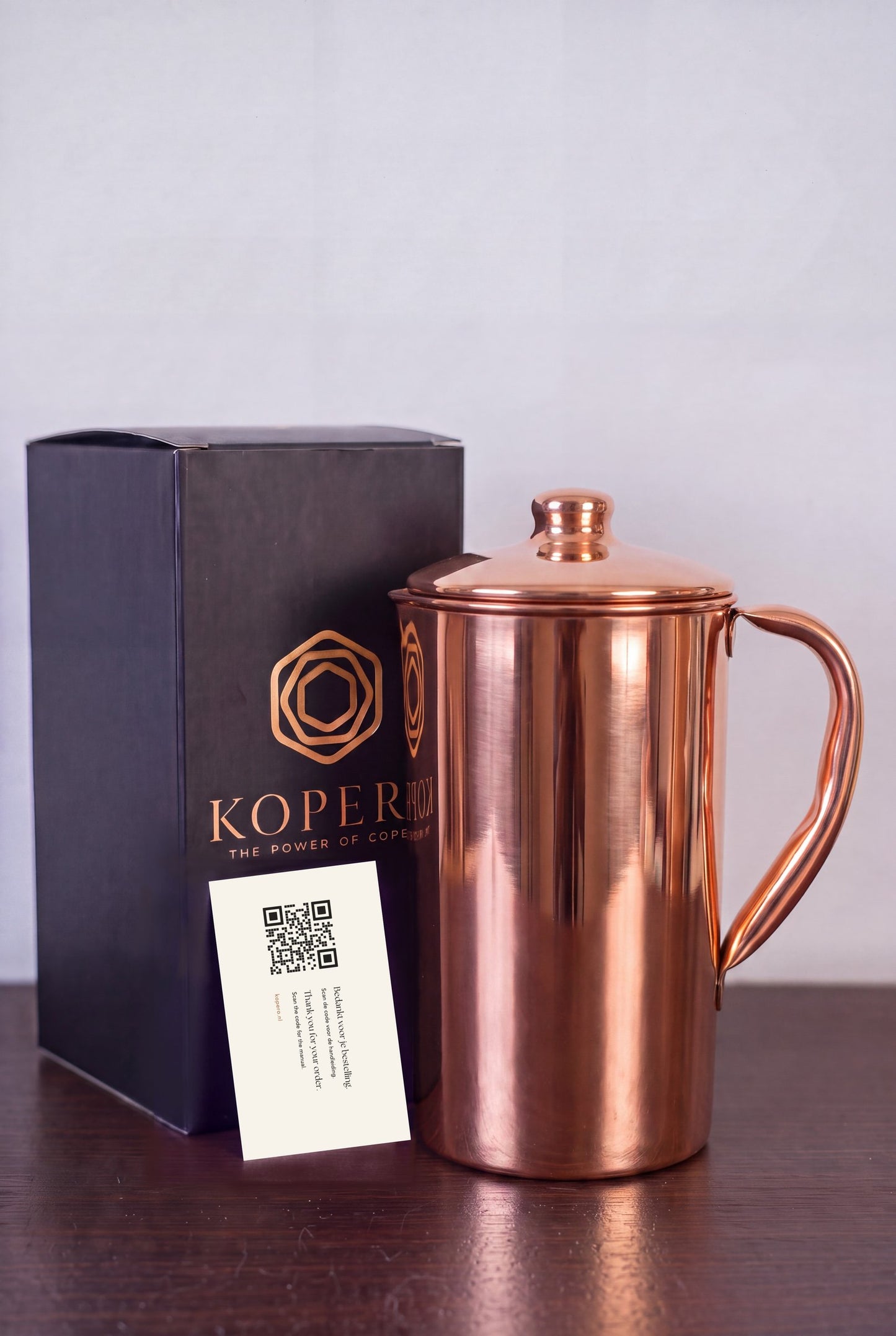 Cruche en cuivre Kopero Lisse avec le coffret cadeau noir et la carte de remerciement