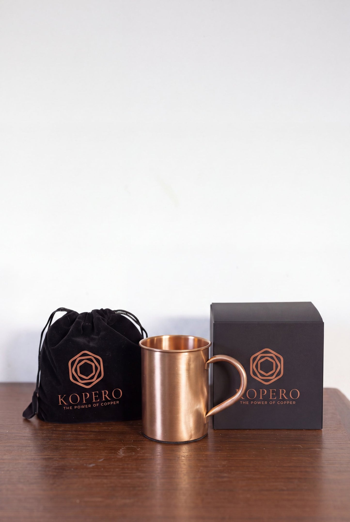 Mug en cuivre Kopero Lisse avec la pochette en velours et le coffret cadeau