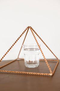 Kopero Pyramide Énergisante en Cuivre Torsadé, 23,56 cm, utilisée pour l'harmonisation de l'eau avec un verre d'eau