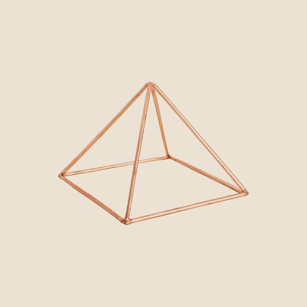 Kopero Pyramide énergisante en cuivre lisse Petite (14,56 cm)