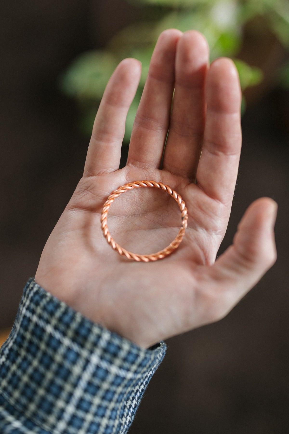 Kopero Koperen Tensorring, op een open handpalm