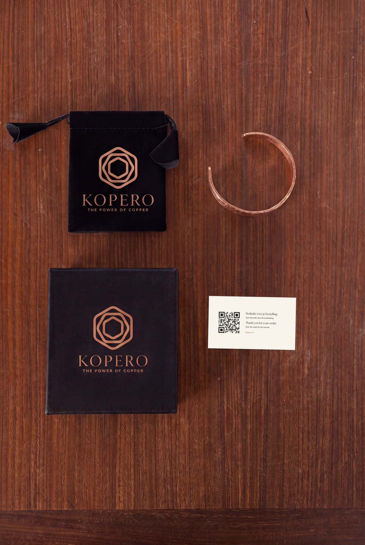 Kopero Premium Koperen Armband Gehamerd, met fluwelen draagzak, doosje en dankkaart